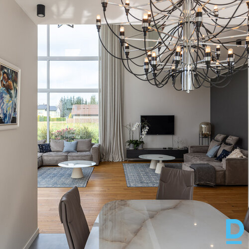 Pārdod māju Lielā iela 52