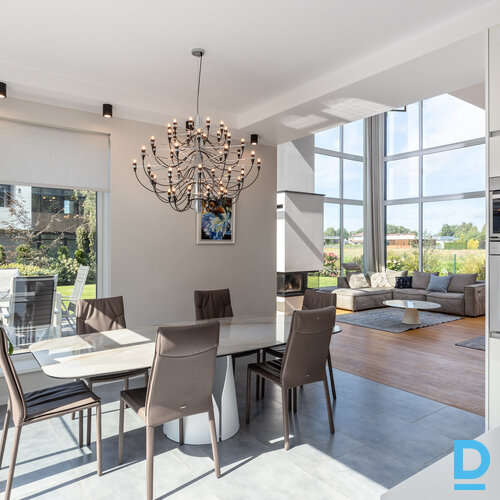 Pārdod māju Lielā iela 52