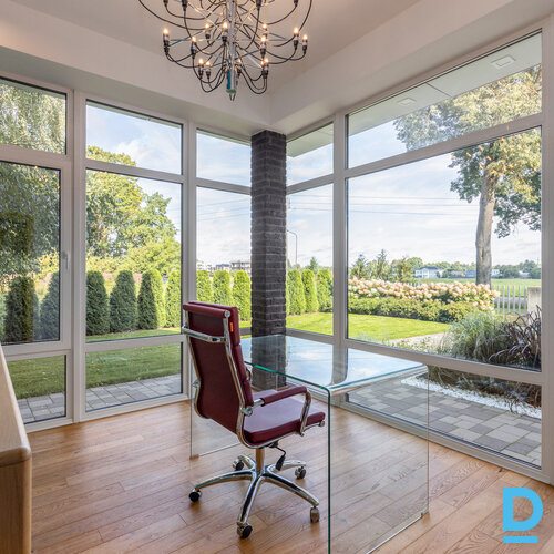 Pārdod māju Lielā iela 52