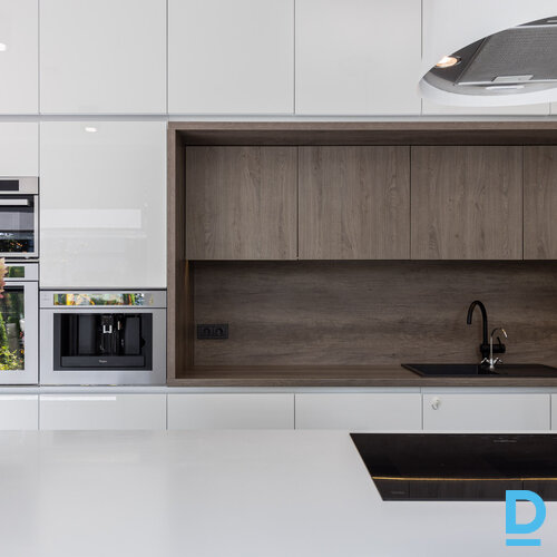 Pārdod māju Lielā iela 52