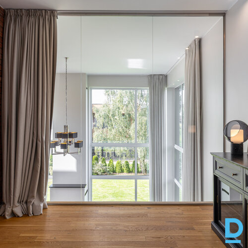 Pārdod māju Lielā iela 52