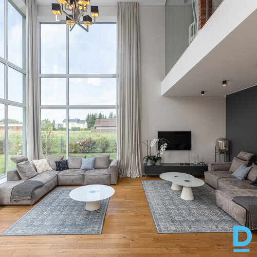 Pārdod māju Lielā iela 52