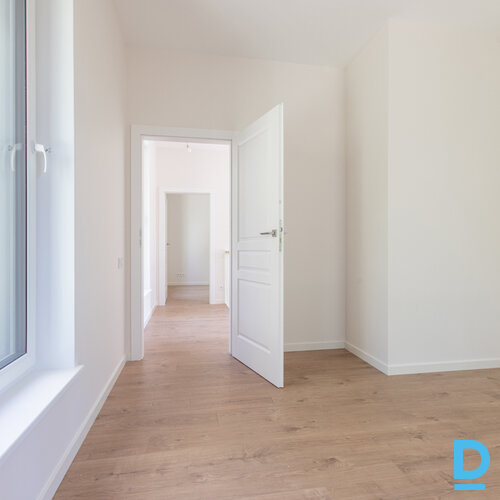 Pārdod māju Lakstīgalu iela 17