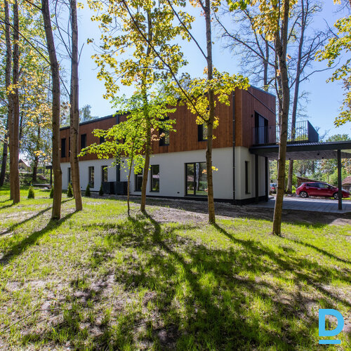 Pārdod māju Lakstīgalu iela 17