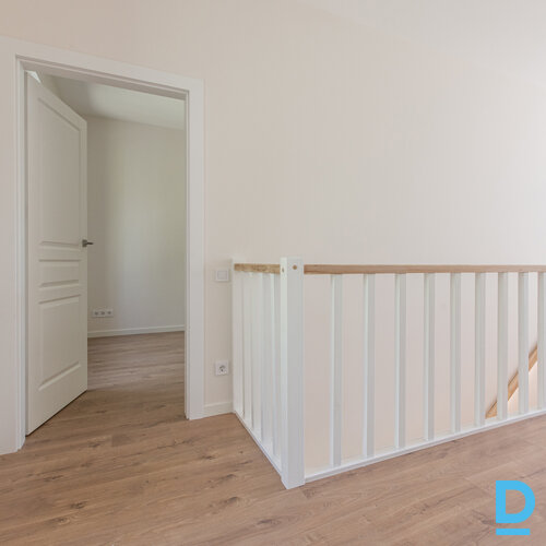 Pārdod māju Lakstīgalu iela 17