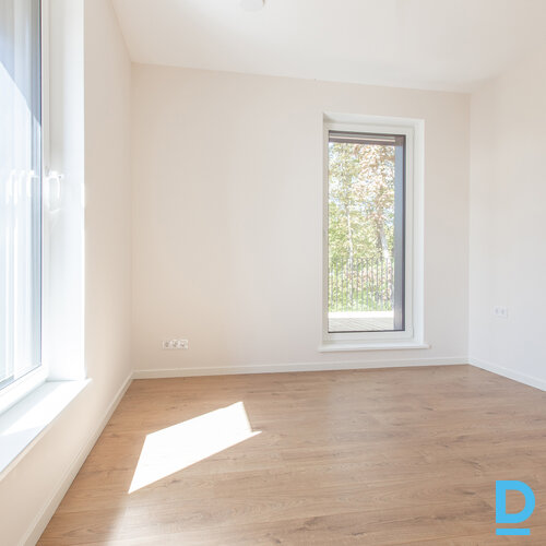 Pārdod māju Lakstīgalu iela 17