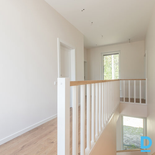 Pārdod māju Lakstīgalu iela 17