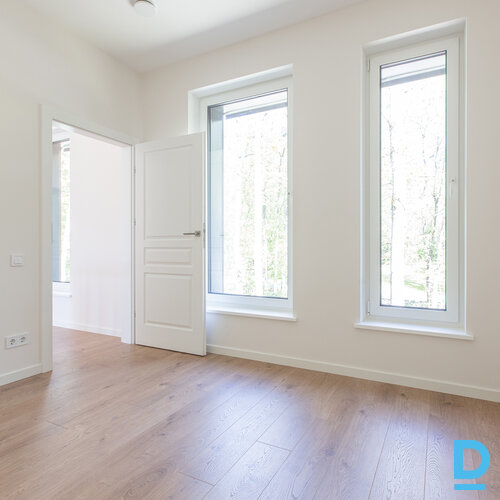 Pārdod māju Lakstīgalu iela 17