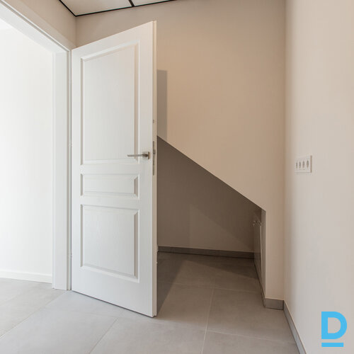 Pārdod māju Lakstīgalu iela 17