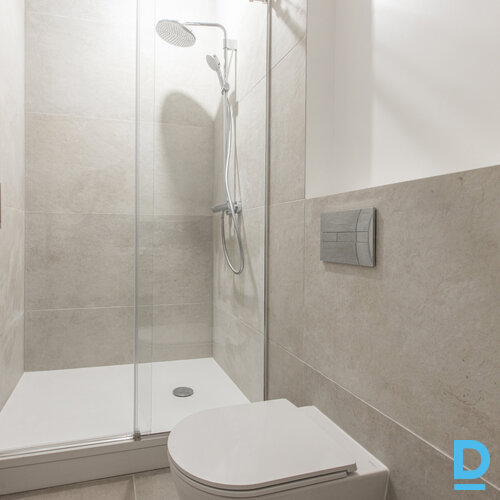 Pārdod māju Lakstīgalu iela 17