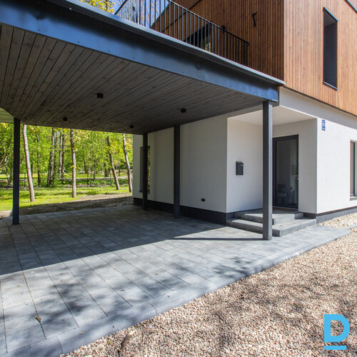 Pārdod māju Lakstīgalu iela 17