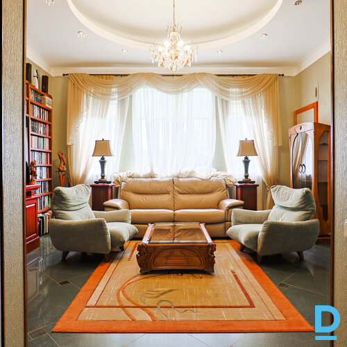 Pārdod māju Ozolu iela 12