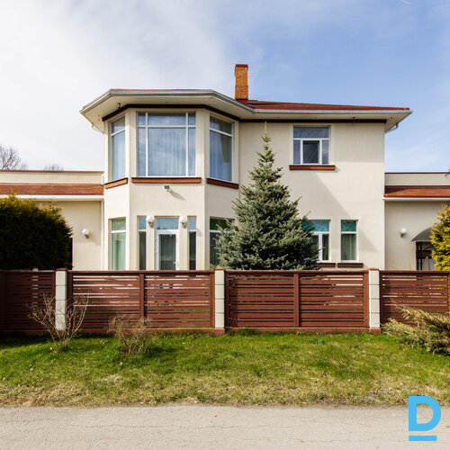 Pārdod māju Ozolu iela 12