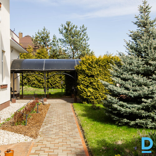 Pārdod māju Ozolu iela 12