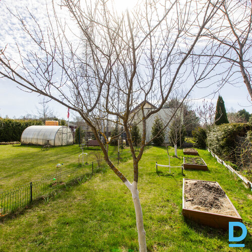 Pārdod māju Ozolu iela 12