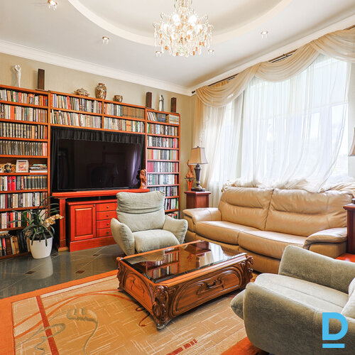 Pārdod māju Ozolu iela 12