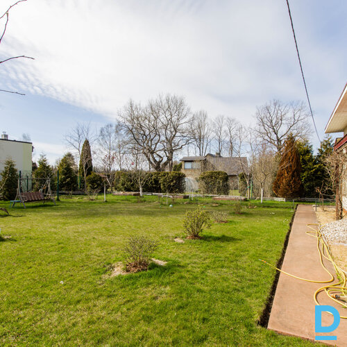 Pārdod māju Ozolu iela 12