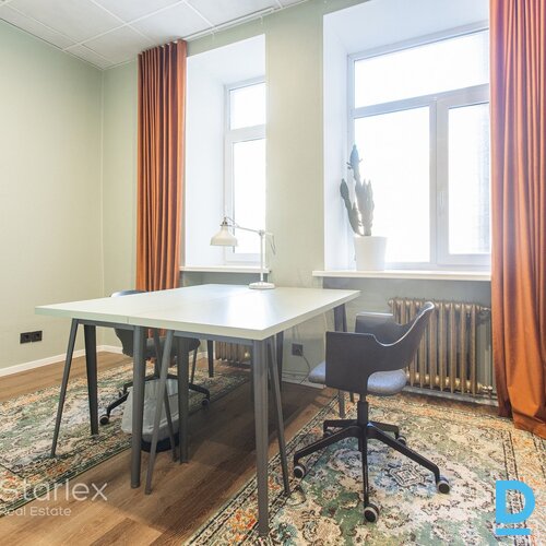 Mēbelēts birojs Rīgas centrā pie Akas ielas