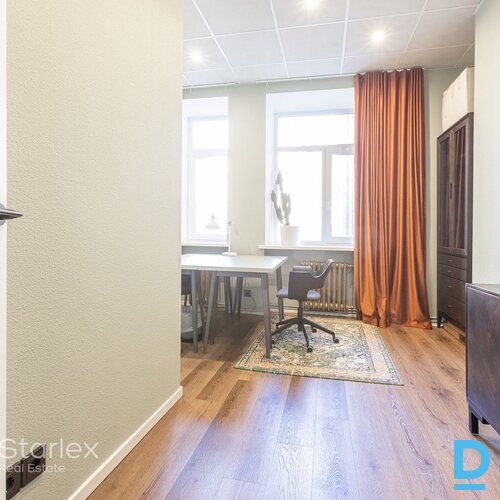 Mēbelēts birojs Rīgas centrā pie Akas ielas