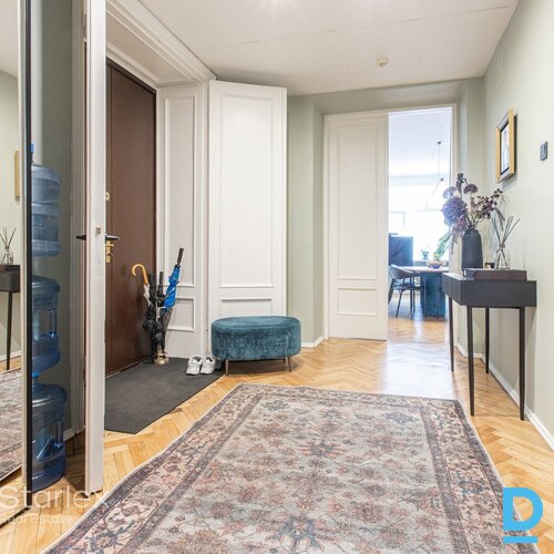 Mēbelēts birojs Rīgas centrā pie Akas ielas