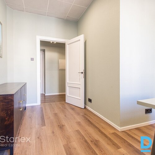 Mēbelēts birojs Rīgas centrā pie Akas ielas