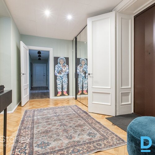 Mēbelēts birojs Rīgas centrā pie Akas ielas