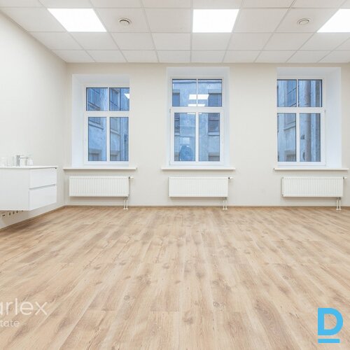 Skaistumkopšanai/medicīnas iestādei piemērotas telpas Rīgas centrā pie JTR