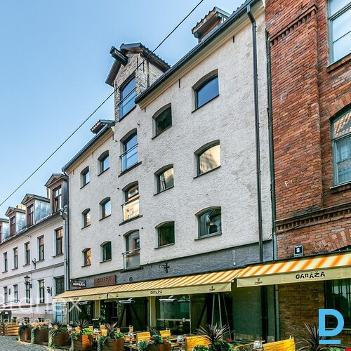 Birojs vēsturiskā ēkā Vecrīgā pie Zviedru vārtiem