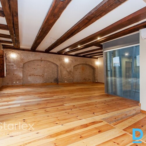 Birojs vēsturiskā ēkā Vecrīgā pie Zviedru vārtiem