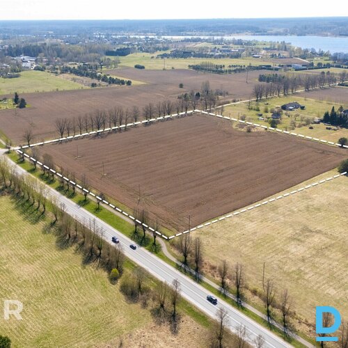 Pārdošanā līdzens 5.72 ha zemes gabals starp Ogri un Ciemupi.Zemes gabals atroda