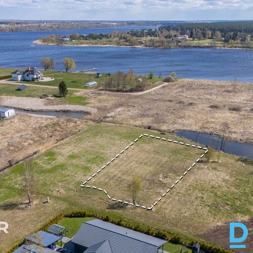 Pārdošanā līdzens un saulains 1631 m² zemesgabals privātai apbūvei Katlakalnā, Ķ