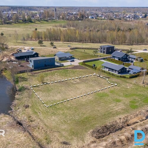 Pārdošanā līdzens un saulains 1631 m² zemesgabals privātai apbūvei Katlakalnā, Ķ