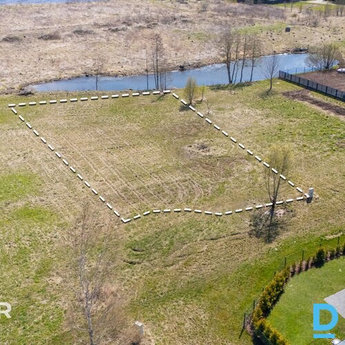 Pārdošanā līdzens un saulains 1631 m² zemesgabals privātai apbūvei Katlakalnā, Ķ