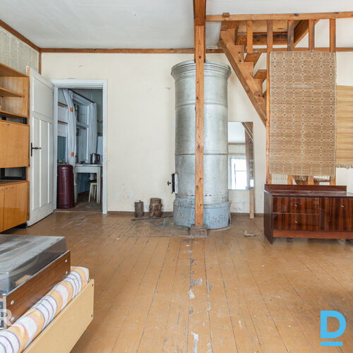 Pārdošanā divstāvu privātmāja ar 1.5 ha zemes gabalu Lielvārdē.Ģimenes īpašums k