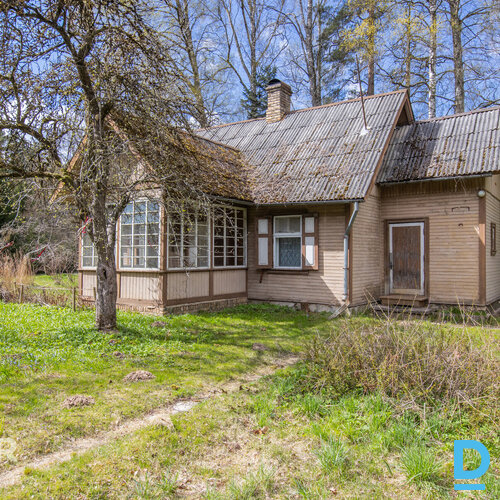 Pārdošanā divstāvu privātmāja ar 1.5 ha zemes gabalu Lielvārdē.Ģimenes īpašums k