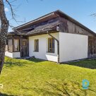 Продаётся одноэтажный дачный дом всего в 5 минутах езды от моря.Дом построен в 1