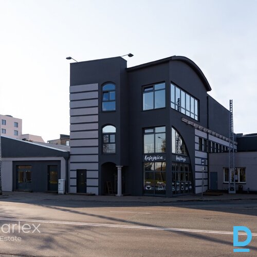 Multifunckionālas komerctelpas renovētā biroju projektā "Hanzas vārti"